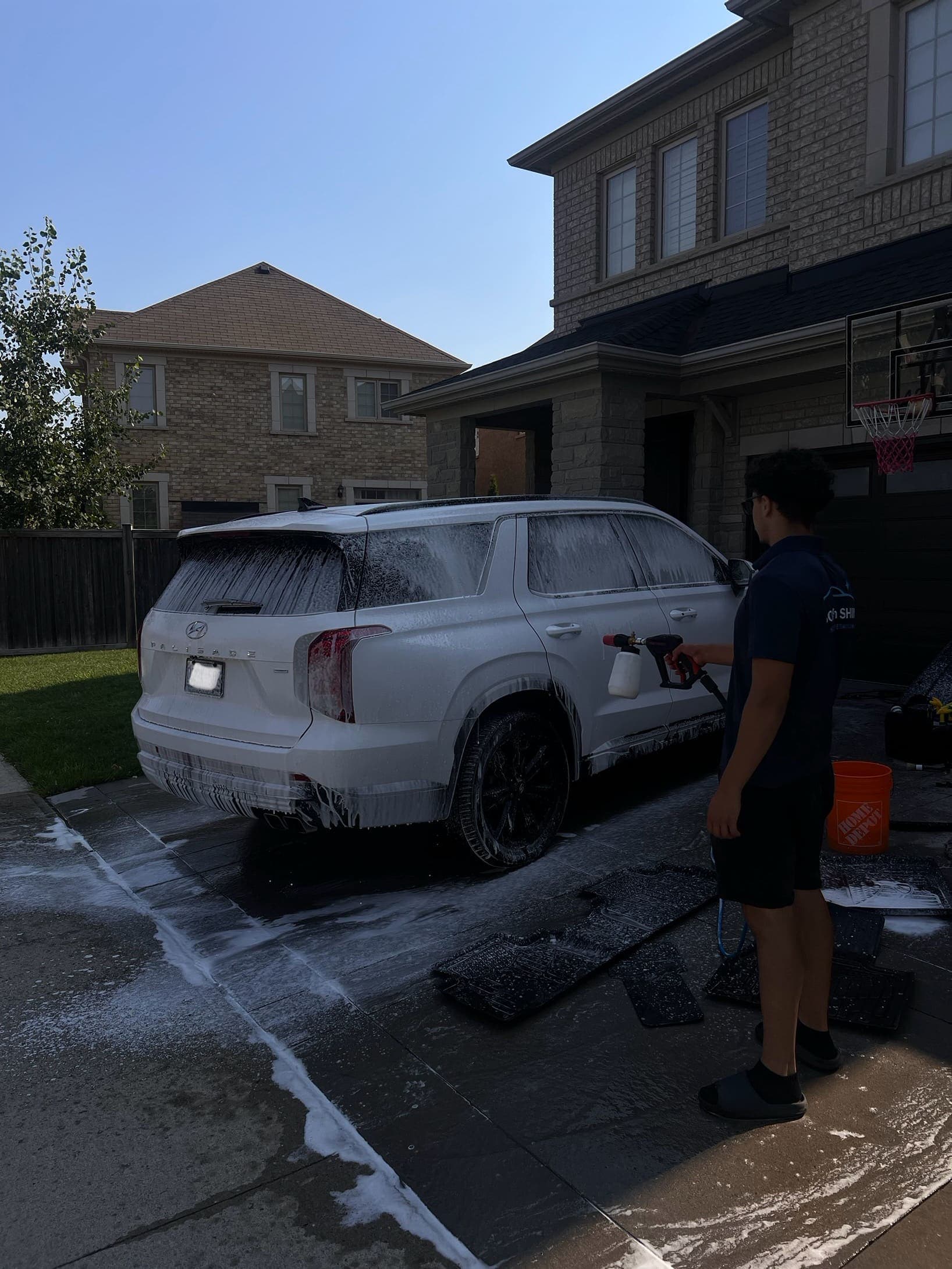 Professional detailing in action
